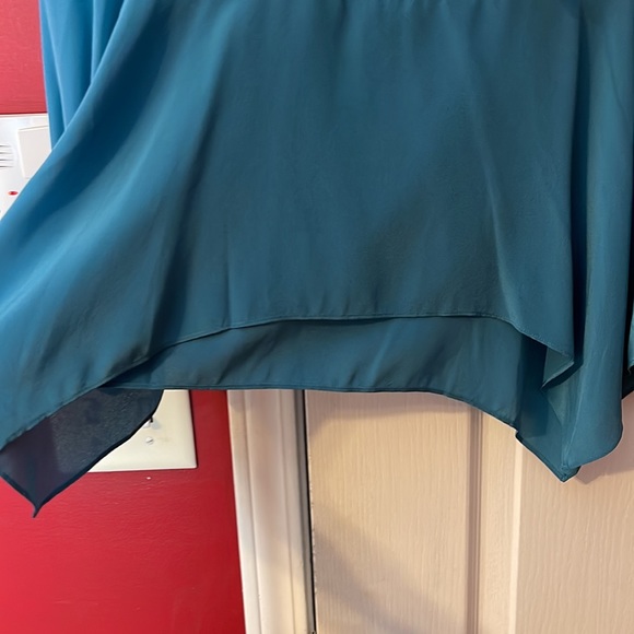 ❌❌❌SOLD❌❌❌BCBG MAXAZRIA BLOUSE - Picture 9 of 9